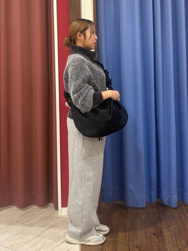 SAKUさんの「SHOO･LA･RUE｜【洗濯機可/あったか/S-LL】裏起毛ストーン付き スウェットカーブパンツ」を使ったコーディネート