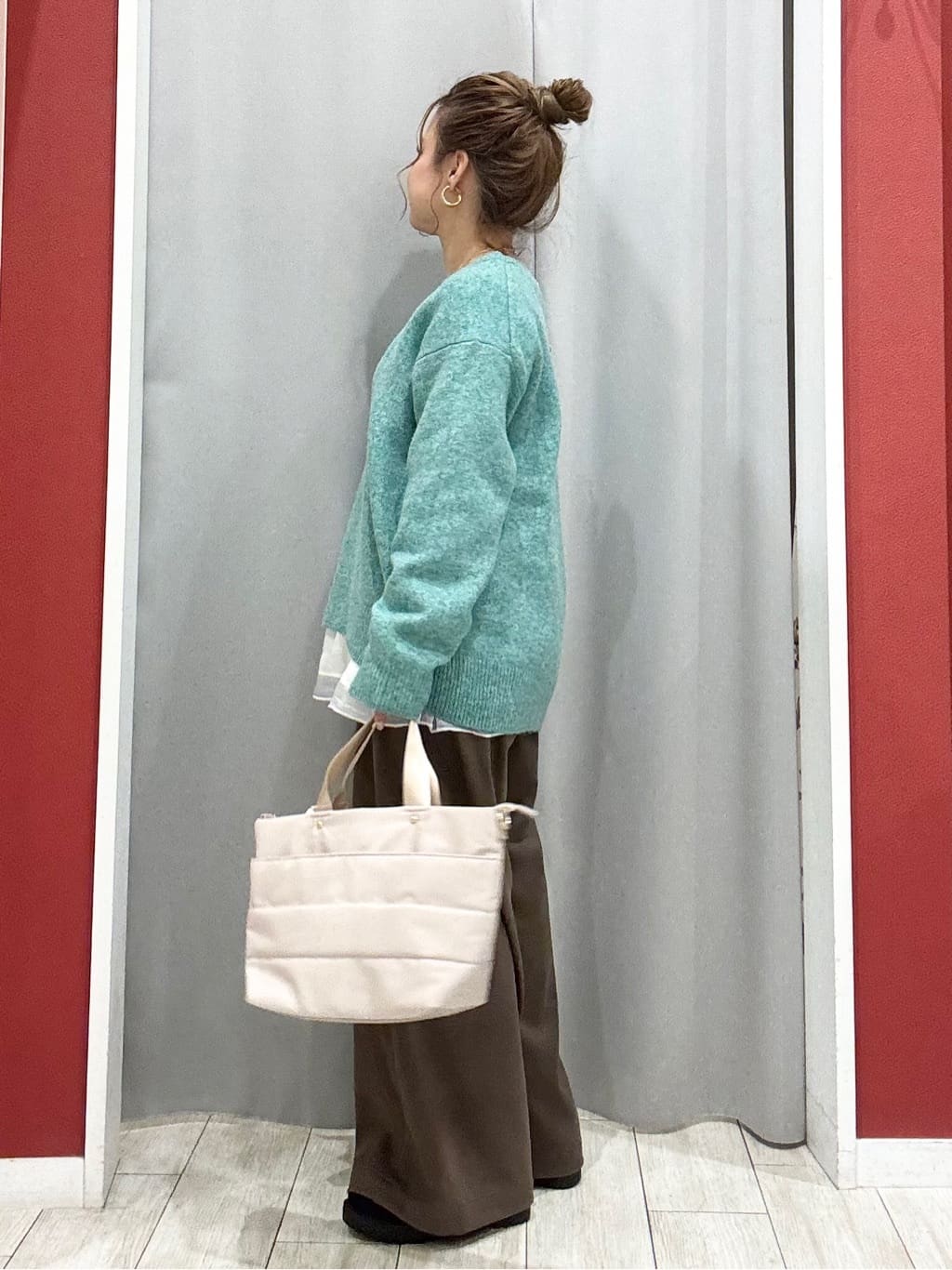shioさんの「SHOO･LA･RUE｜【撥水/洗える】ショートフーディーダウン」を使ったコーディネート