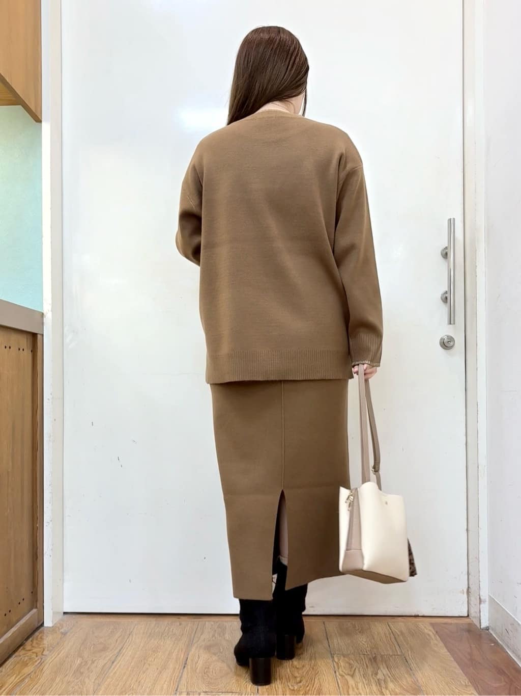 だいわさんの「SHOO･LA･RUE｜【洗濯機可/セットアップ可】さりげないラメ使いで差をつける クルーネックニット」を使ったコーディネート