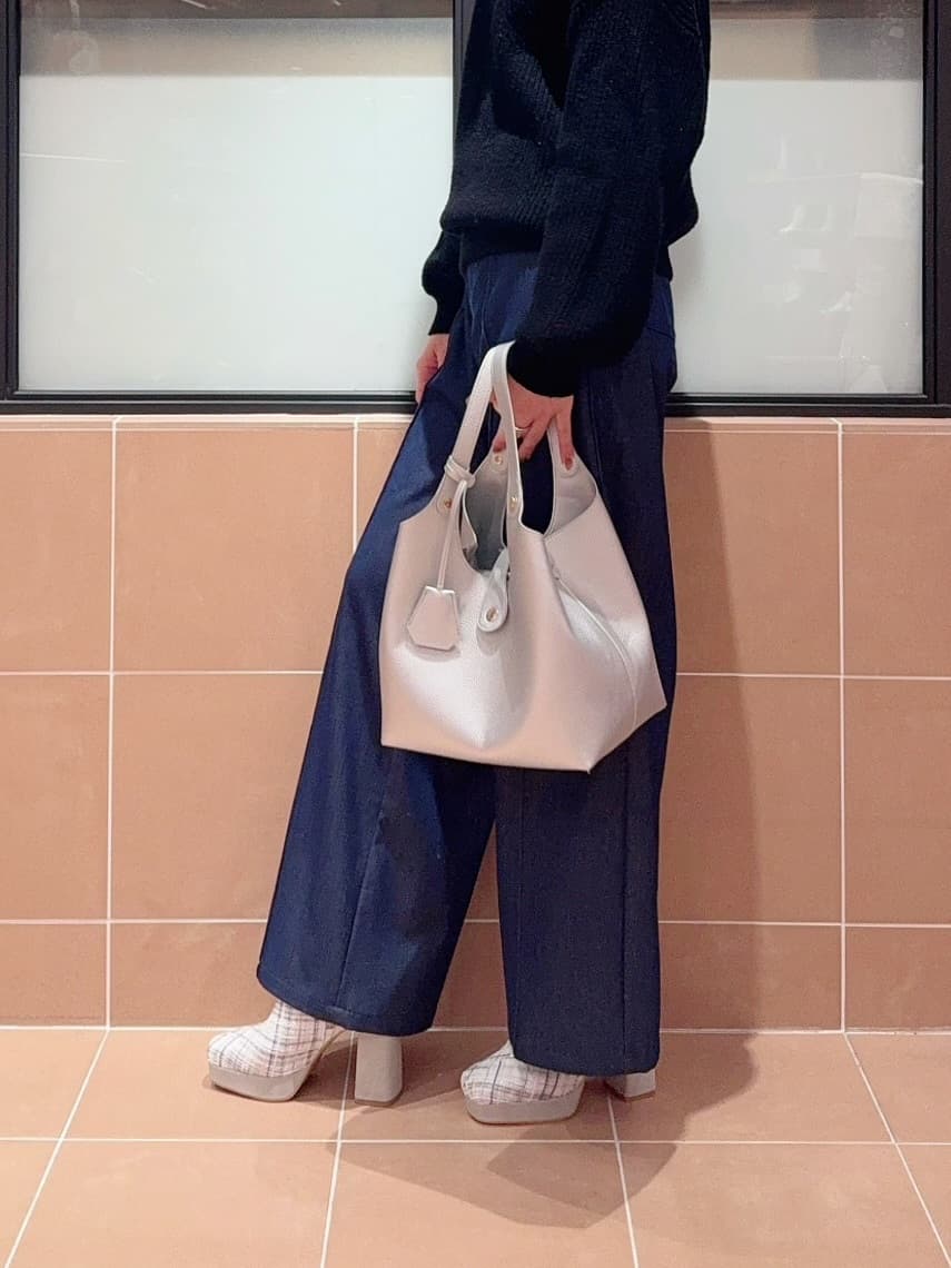 kaoriさんの「ESPERANZA｜【EC先行販売】スクエアツイードショートブーツ」を使ったコーディネート