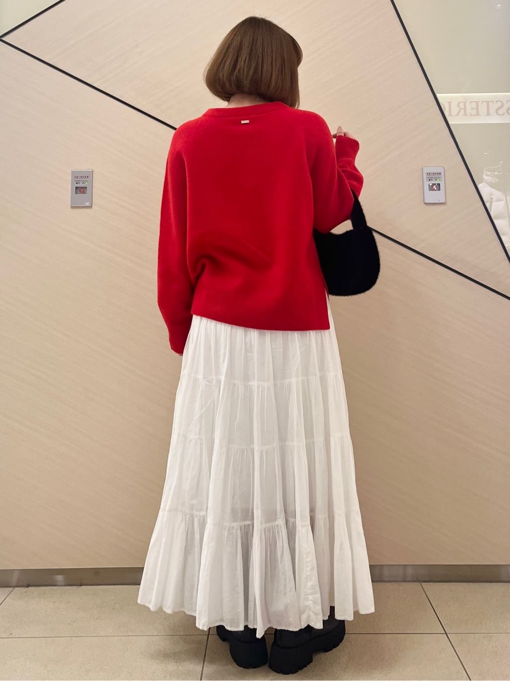 yahataさんの「DRESSTERIOR｜◆コンパクトフェイクファーバッグ」を使ったコーディネート