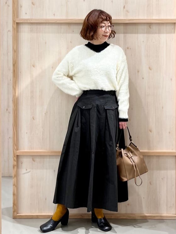 nakoさんの「THE SHOP TK｜【華やかで柔らか】ふわふわフェザーニット/洗える・前後2WAY」を使ったコーディネート