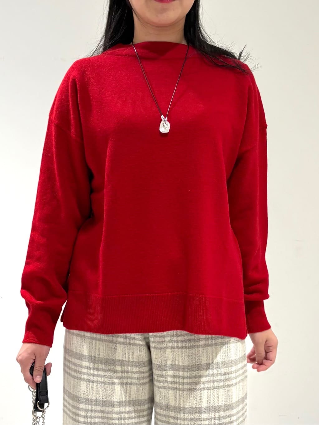 momokoさんの「INDIVI｜【洗える／カシミヤ混】ボトルネック ドルマンスリーブニット」を使ったコーディネート