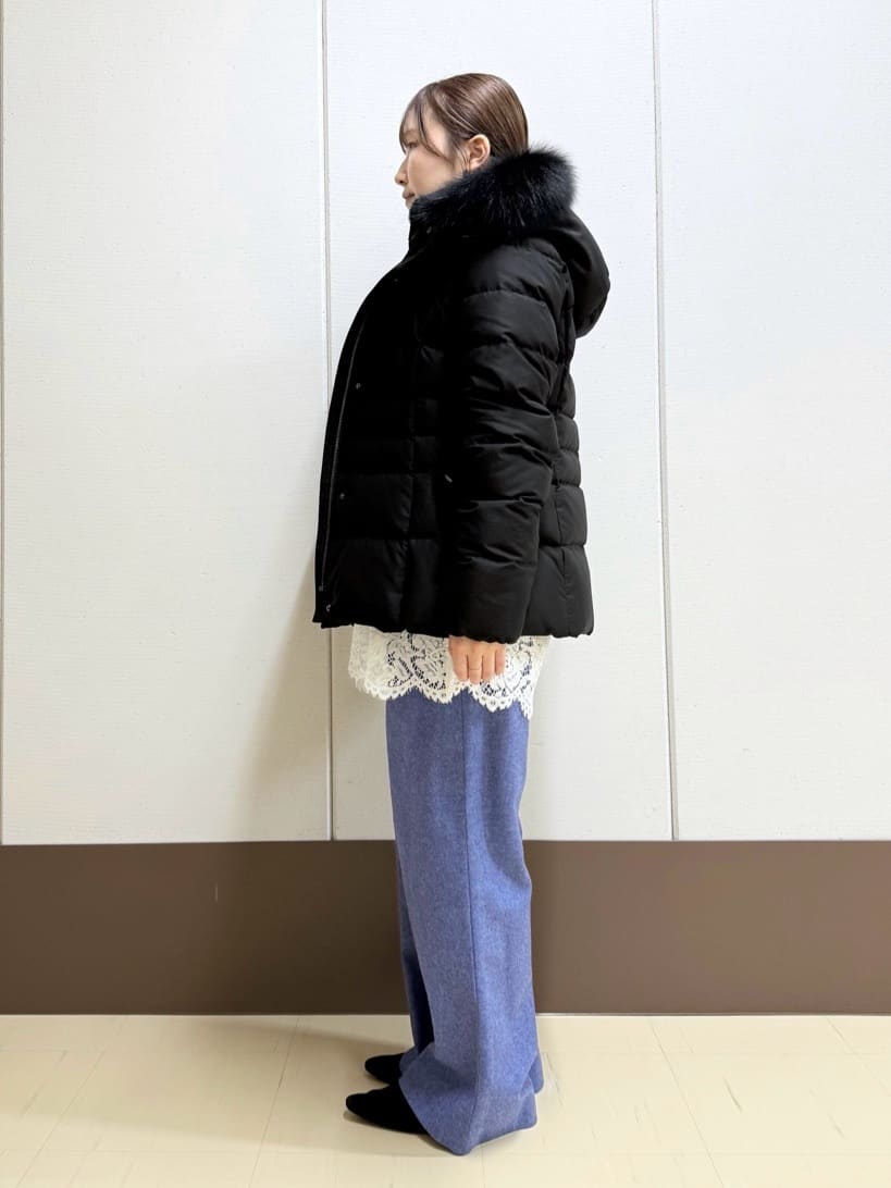 Rikoさんの「INDIVI｜【名品／撥水／抗菌防臭】ショート丈リサイクルダウンコート」を使ったコーディネート