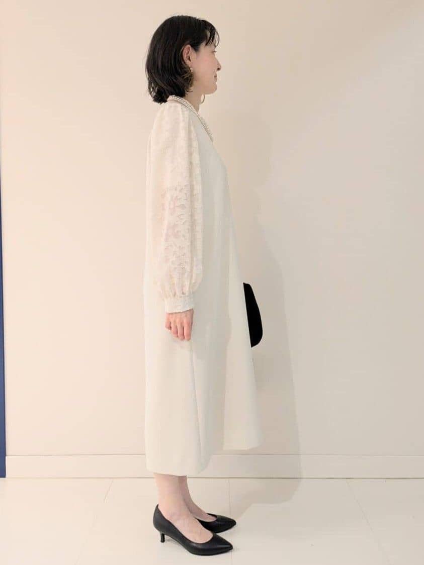 サオリさんの「UNTITLED｜◆【お呼ばれドレス/洗える】カットジャカードスリーブ ワンピース」を使ったコーディネート