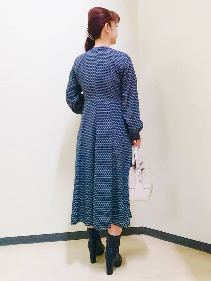 花さんの「Reflect｜【通勤/お出かけ◎】ジオメプリントクラシカルワンピース」を使ったコーディネート