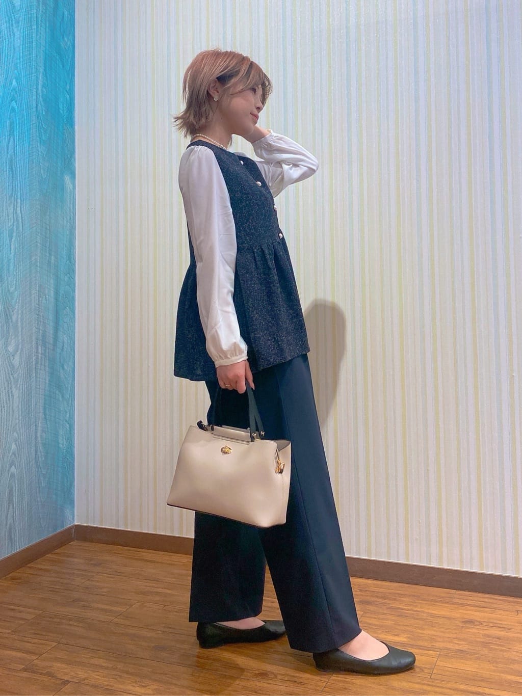 ayaさんの「SHOO･LA･RUE｜【洗濯機可/セットアップ可】サラっと軽やか ワイドストレートパンツ」を使ったコーディネート