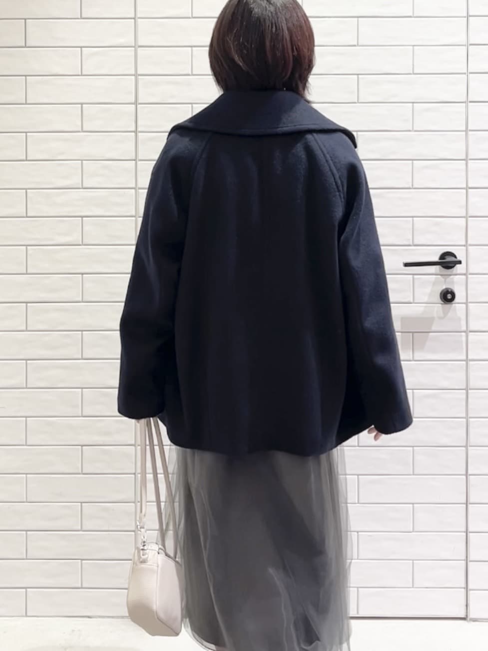 しおりさんの「OPAQUE.CLIP｜カシミヤブレンドウールミドルピーコート」を使ったコーディネート