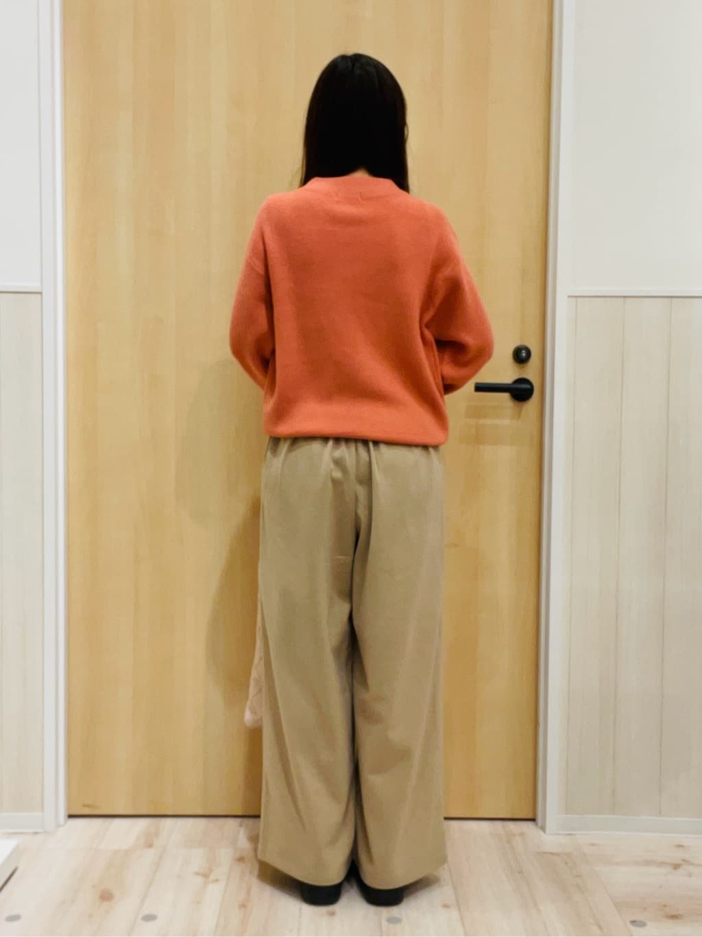 minamiさんの「SHOO･LA･RUE｜【毛玉になりにくい/洗濯機可/S-LL】お袖パールの上品ニット」を使ったコーディネート
