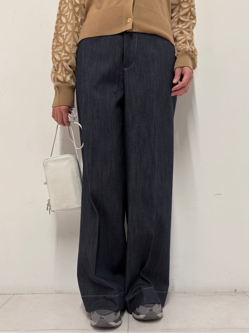 Nishijimaさんの「DRESSTERIOR｜【インナー使いに最適/しっとり暖かな吸湿発熱素材】タートルネックプルオーバー」を使ったコーディネート