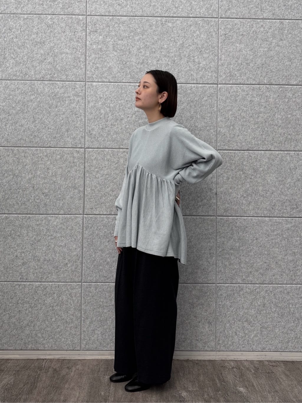 ayanoさんの「INDIVI｜【再入荷】ペプラムハイネックニット」を使ったコーディネート