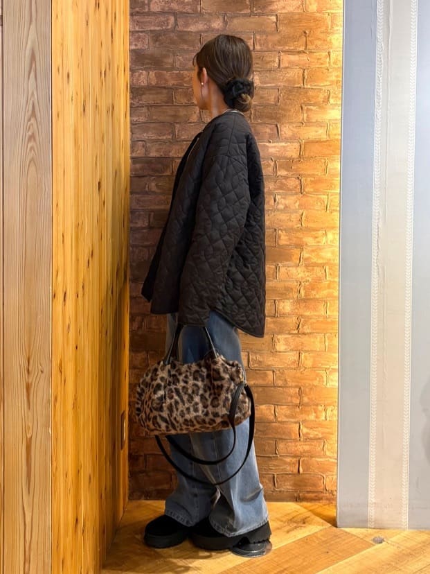 mieさんの「SHOO･LA･RUE｜【洗濯機可/S-LL】裾スカラップが差がつく コード刺繍ロゴニット」を使ったコーディネート
