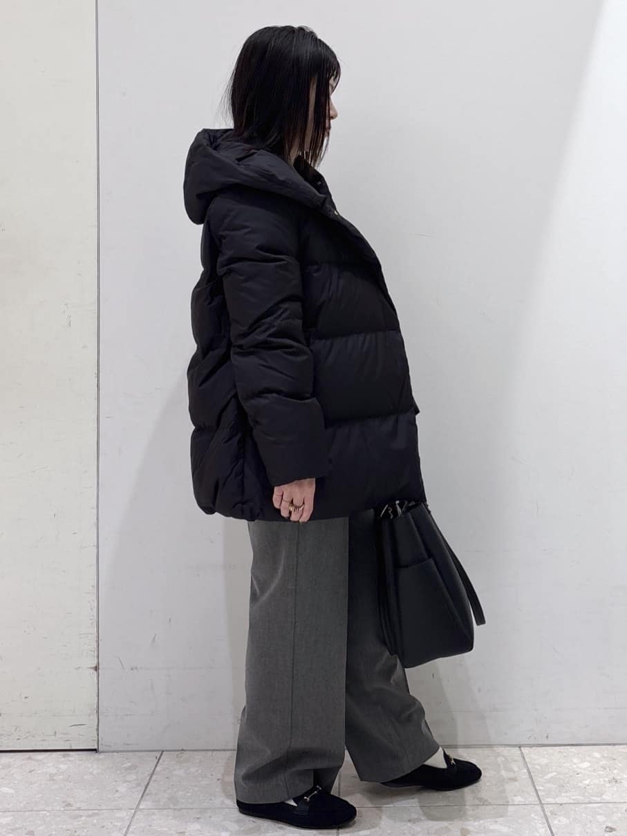 mameさんの「OPAQUE.CLIP｜撥水フードミドルダウンコート【防風／抗菌防臭／洗濯機OK】《S～LL》」を使ったコーディネート