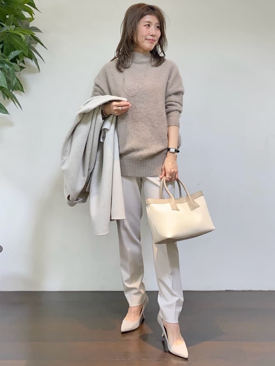 tomoさんの「UNTITLED｜【大人な品格/ふわふわニット】フォックスカシミヤ コクーンニット」を使ったコーディネート