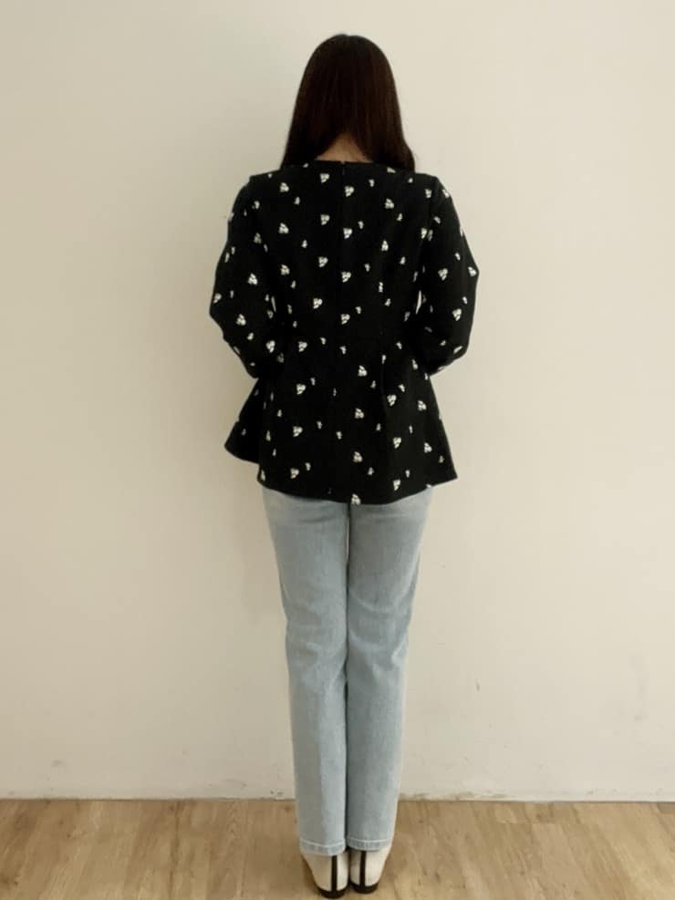 yukikaさんの「OPAQUE.CLIP｜フラワー刺繍ペプラムブラウス【洗濯機OK】」を使ったコーディネート