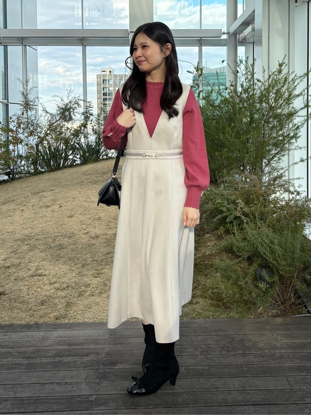 AOIさんの「Couture brooch｜【洗える/スカラデザイン】パフスリーブ ニット」を使ったコーディネート