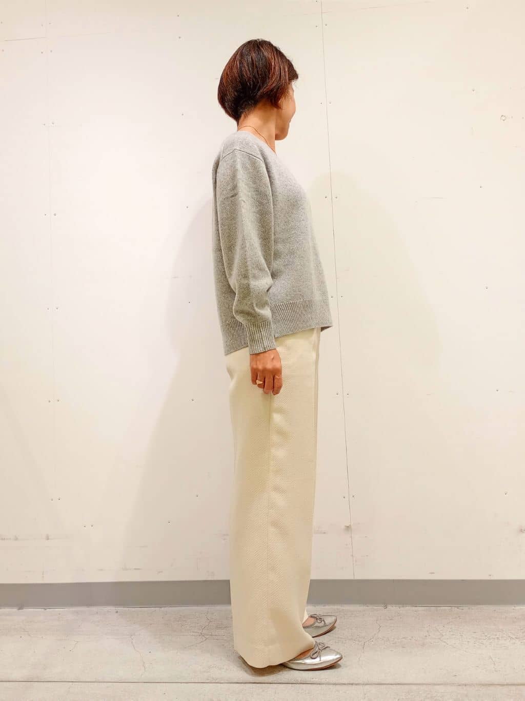 Kさんの「INDIVI｜【洗える／カシミヤ混】ミドルゲージVネックニット」を使ったコーディネート