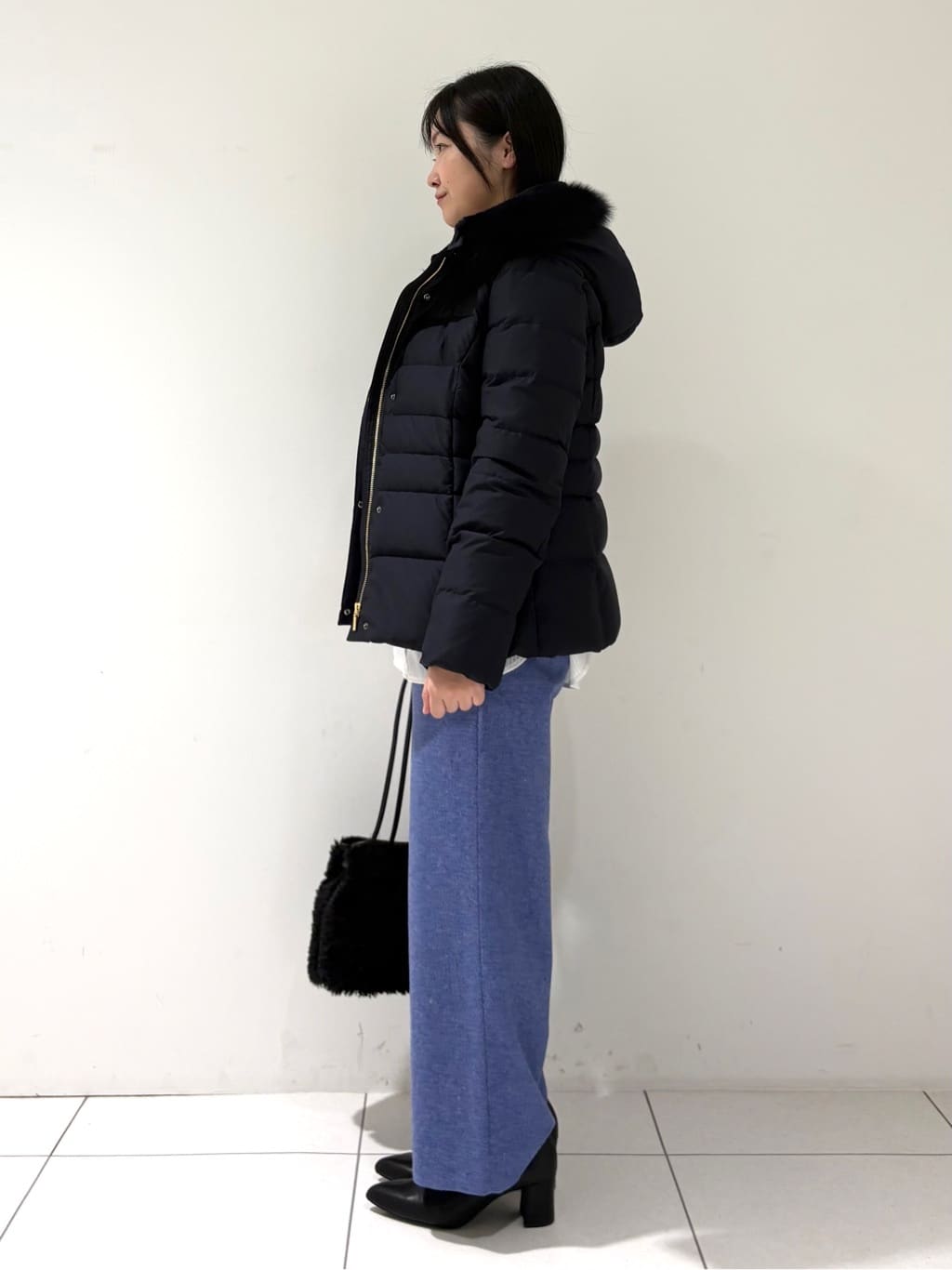momokoさんの「INDIVI｜【名品／撥水／抗菌防臭】ショート丈リサイクルダウンコート」を使ったコーディネート