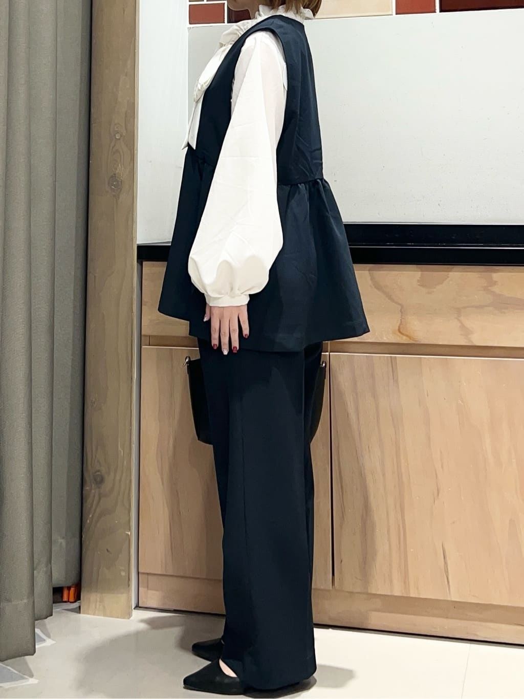 かのさんの「THE SHOP TK｜【通勤・きちんと見えに】ダブルクロス ペプラムジレ/セットアップ可」を使ったコーディネート