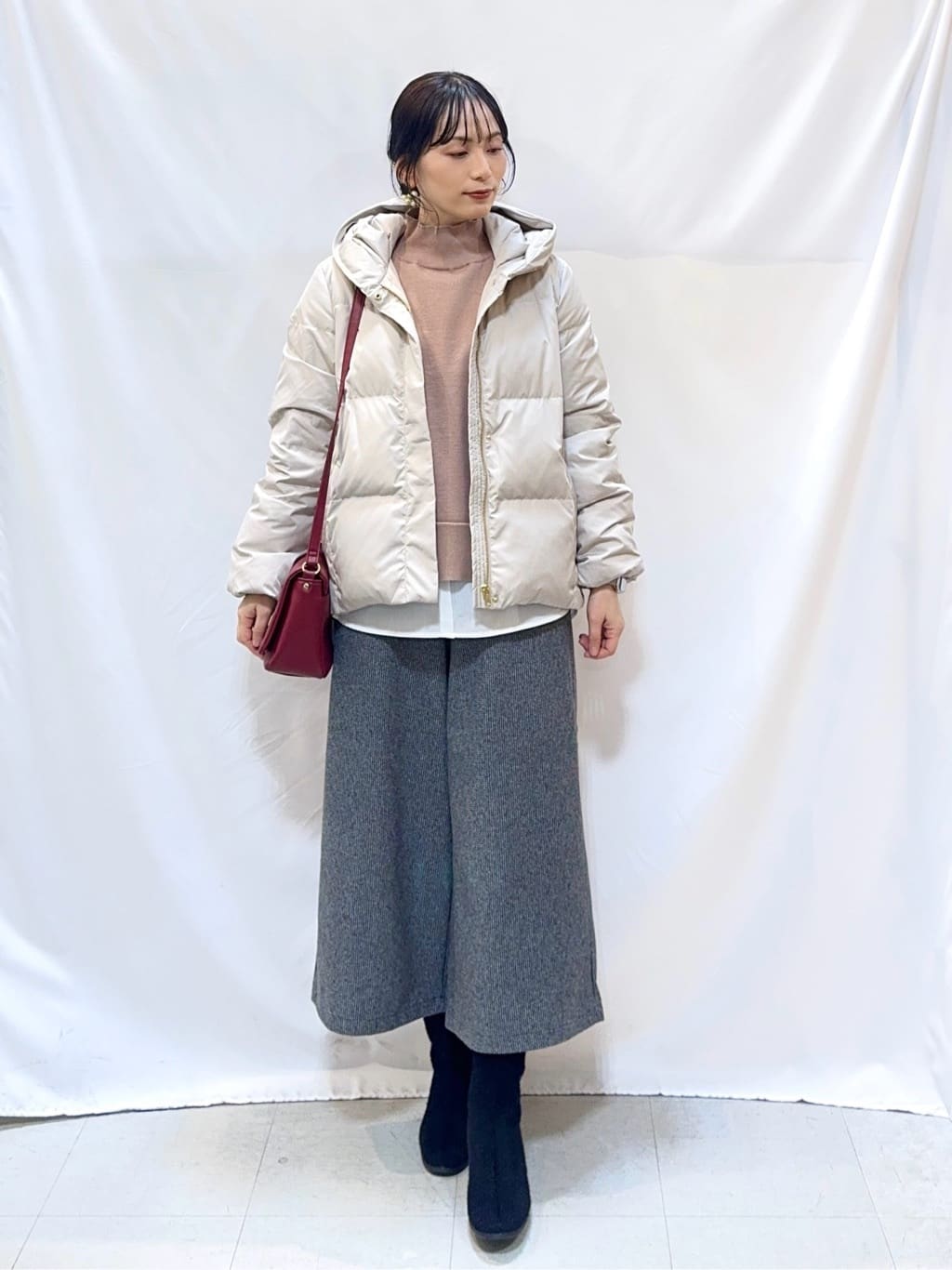 𝐇𝐢𝐫𝐨𝐦𝐢さんの「SHOO･LA･RUE｜【2点セット/洗濯機可/S-LL】着回しがきく もちもちハイネックニット+裾シャツインナー」を使ったコーディネート