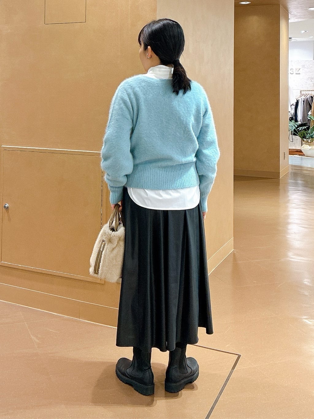 hattoriさんの「INDIVI｜【2点セット／洗える】ツイードジレ＆ボウタイブラウス」を使ったコーディネート