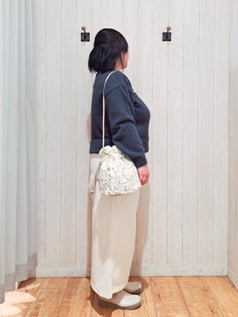 kotomiさんの「SHOO･LA･RUE｜大人きらめく ふわふわパール調ニット」を使ったコーディネート