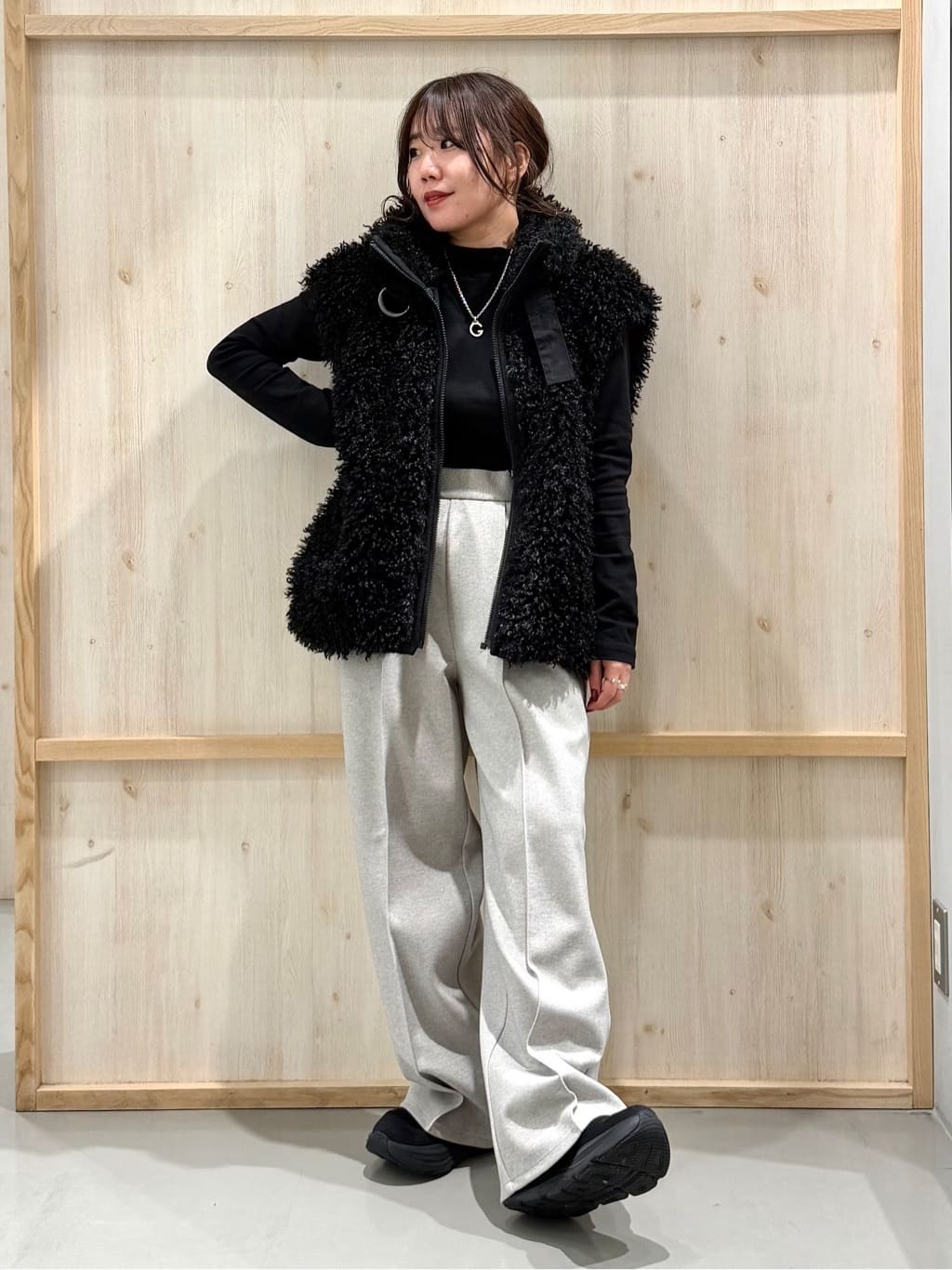 nanaさんの「THE SHOP TK｜プラスするだけでこなれ見え ボアベスト」を使ったコーディネート