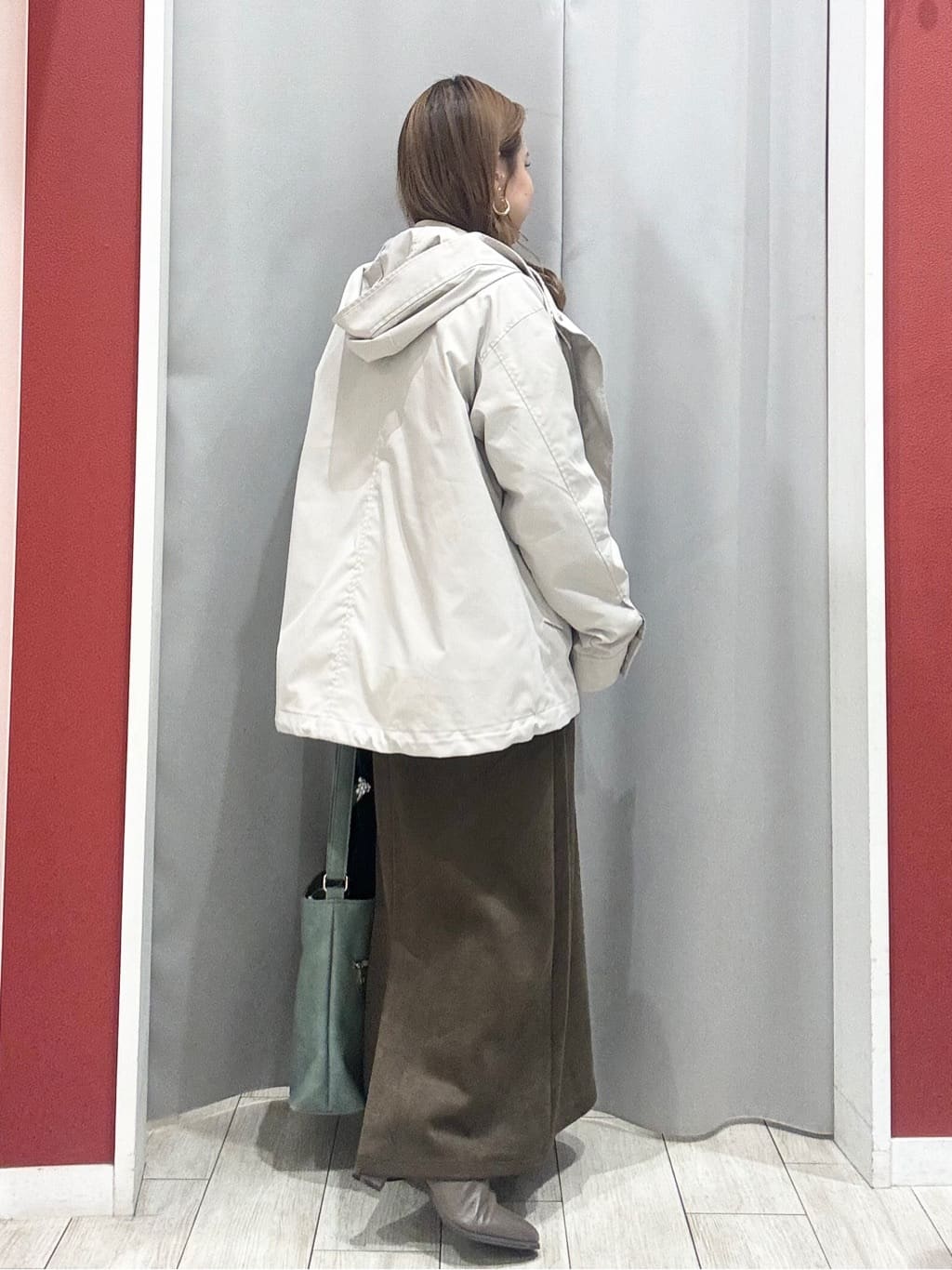 shioさんの「SHOO･LA･RUE｜【S-LL】きらっと華やぐ　大人のスパンコールニット」を使ったコーディネート