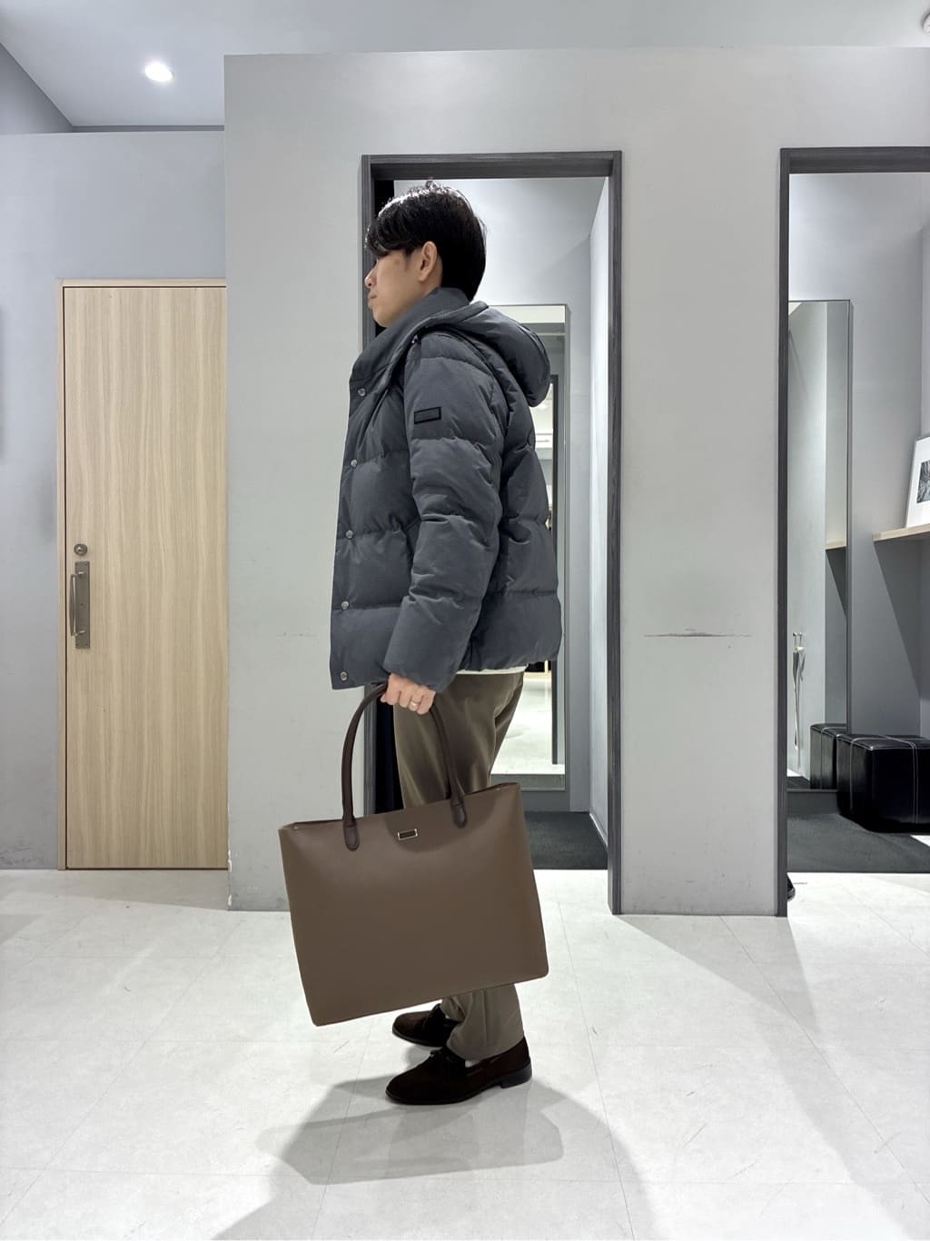 わいずみさんの「TAKEO KIKUCHI｜【Air Palette Knit】ワンポイント カラーニット プルオーバー」を使ったコーディネート