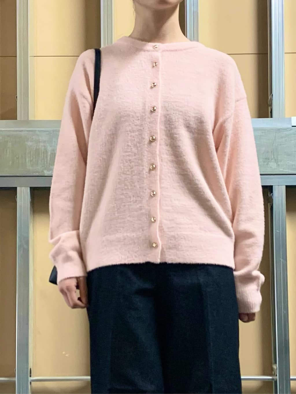 sahoさんの「THE SHOP TK｜ふわふわミニシャギー クルーネックカーディガン」を使ったコーディネート