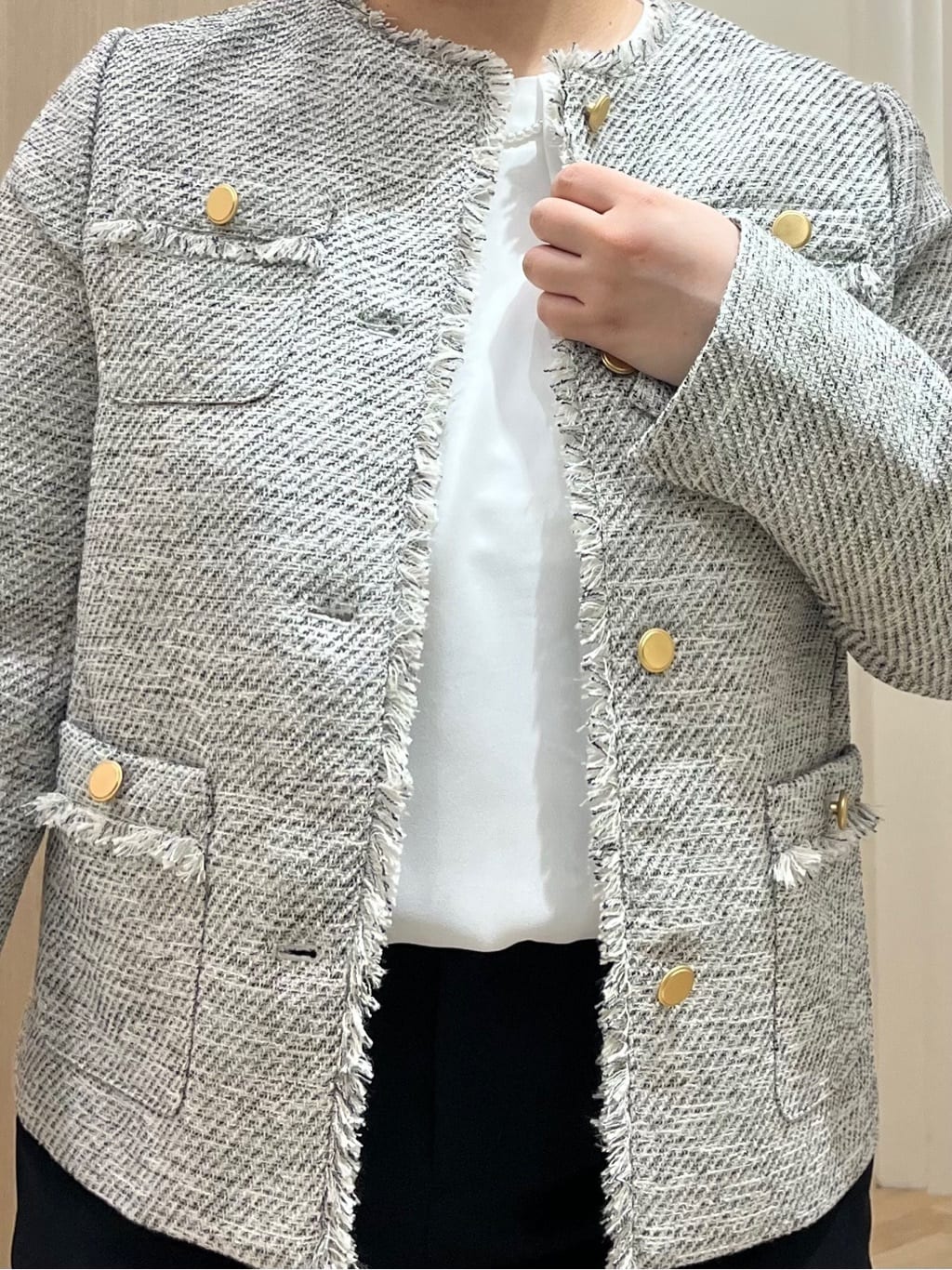 akariさんの「grove｜【ハレの日・通勤】きちんとからカジュアルまで着回せる、ミドル丈ツイードジャケット」を使ったコーディネート