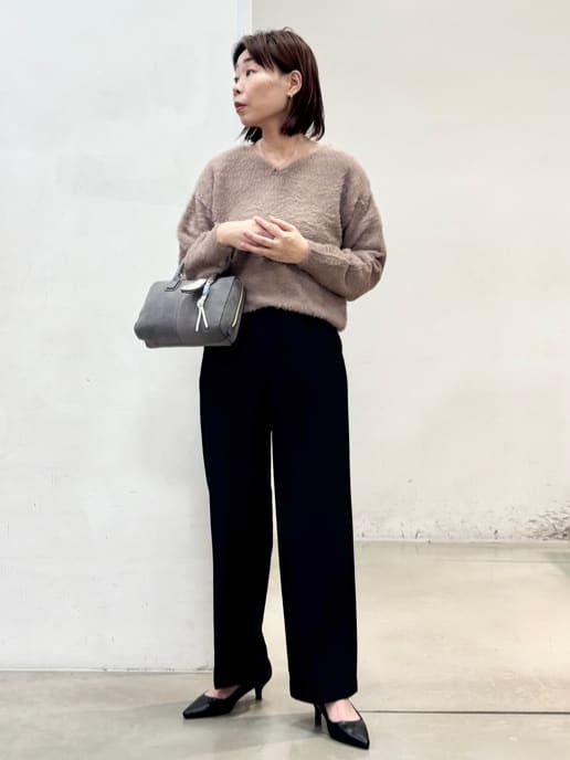 fujiさんの「THE SHOP TK｜【華やかで柔らか】ふわふわフェザーニット/洗える・前後2WAY」を使ったコーディネート