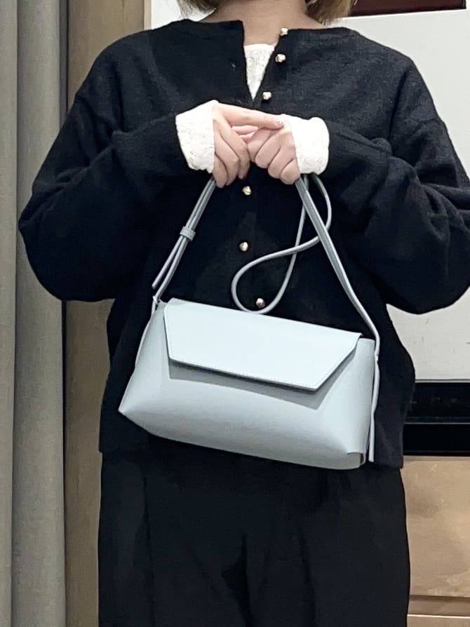 かのさんの「THE SHOP TK｜ふわふわミニシャギー クルーネックカーディガン」を使ったコーディネート