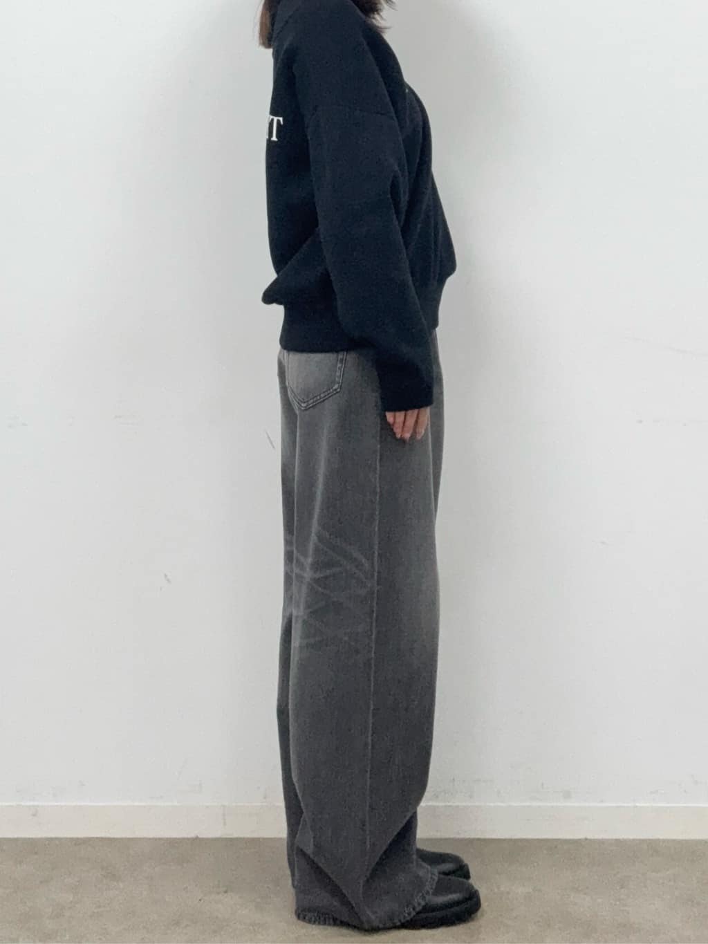 BUNさんの「DRESSTERIOR｜ヴィンテージ加工ワイドデニムパンツ」を使ったコーディネート
