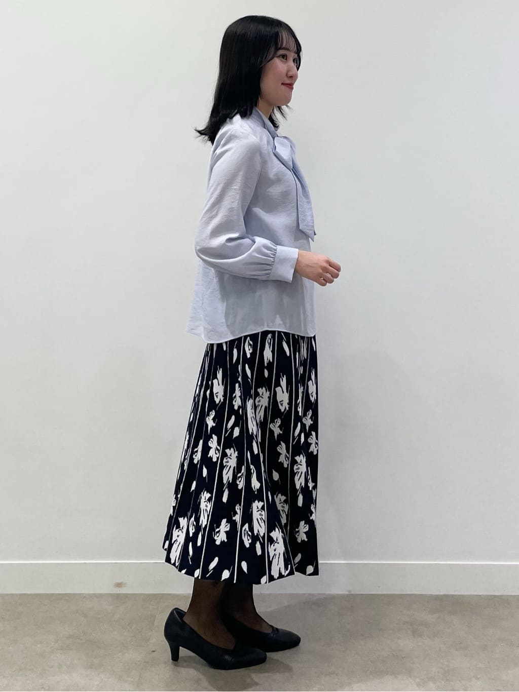 yukariさんの「Reflect｜【通勤／ボウタイ取り外し可】ボウタイ付きバンドカラーブラウス」を使ったコーディネート
