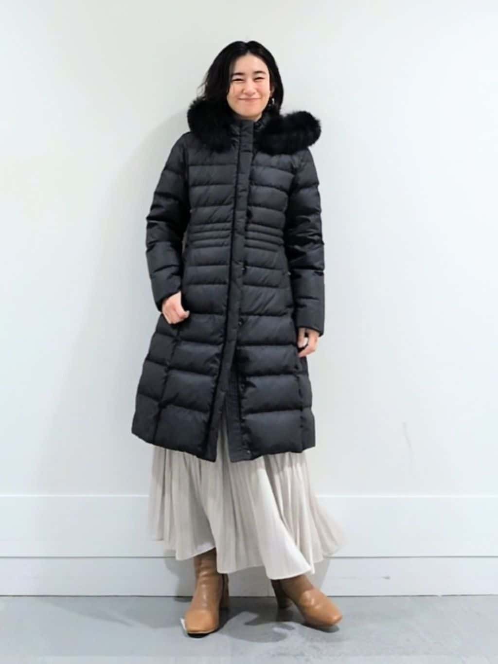 ミズタさんの「UNTITLED｜【はっ水機能/フード取り外し可/防寒】ロングダウンコート」を使ったコーディネート