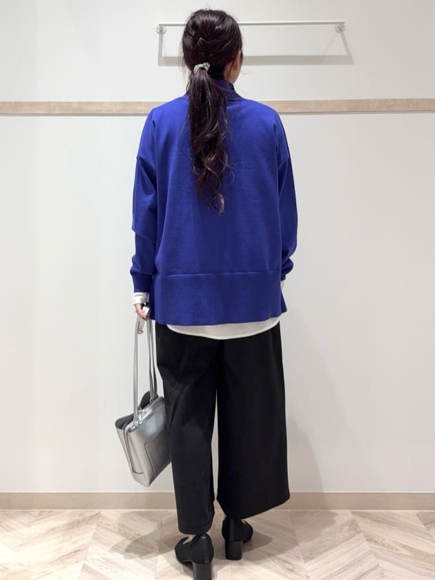 nanaさんの「SHOO･LA･RUE｜【2点セット/洗濯機可/S-LL】着回しがきく もちもちハイネックニット+裾シャツインナー」を使ったコーディネート