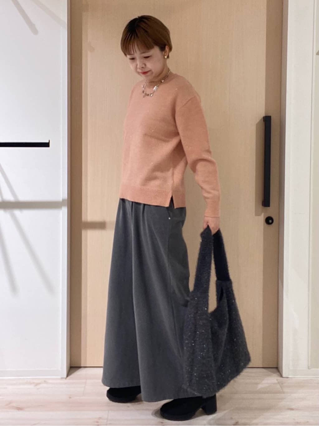 ひらしーさんの「SHOO･LA･RUE｜【S-LL/洗濯機可】さりげないラメが上品　クルーネックニット」を使ったコーディネート