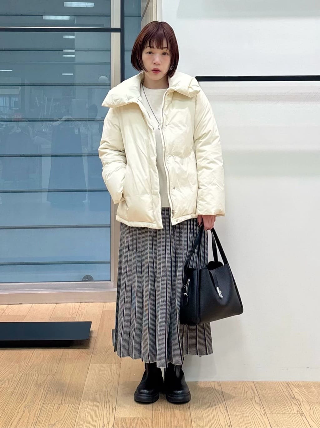 asamiさんの「INDIVI｜【洗える／選べる8色】トーンアップニット」を使ったコーディネート
