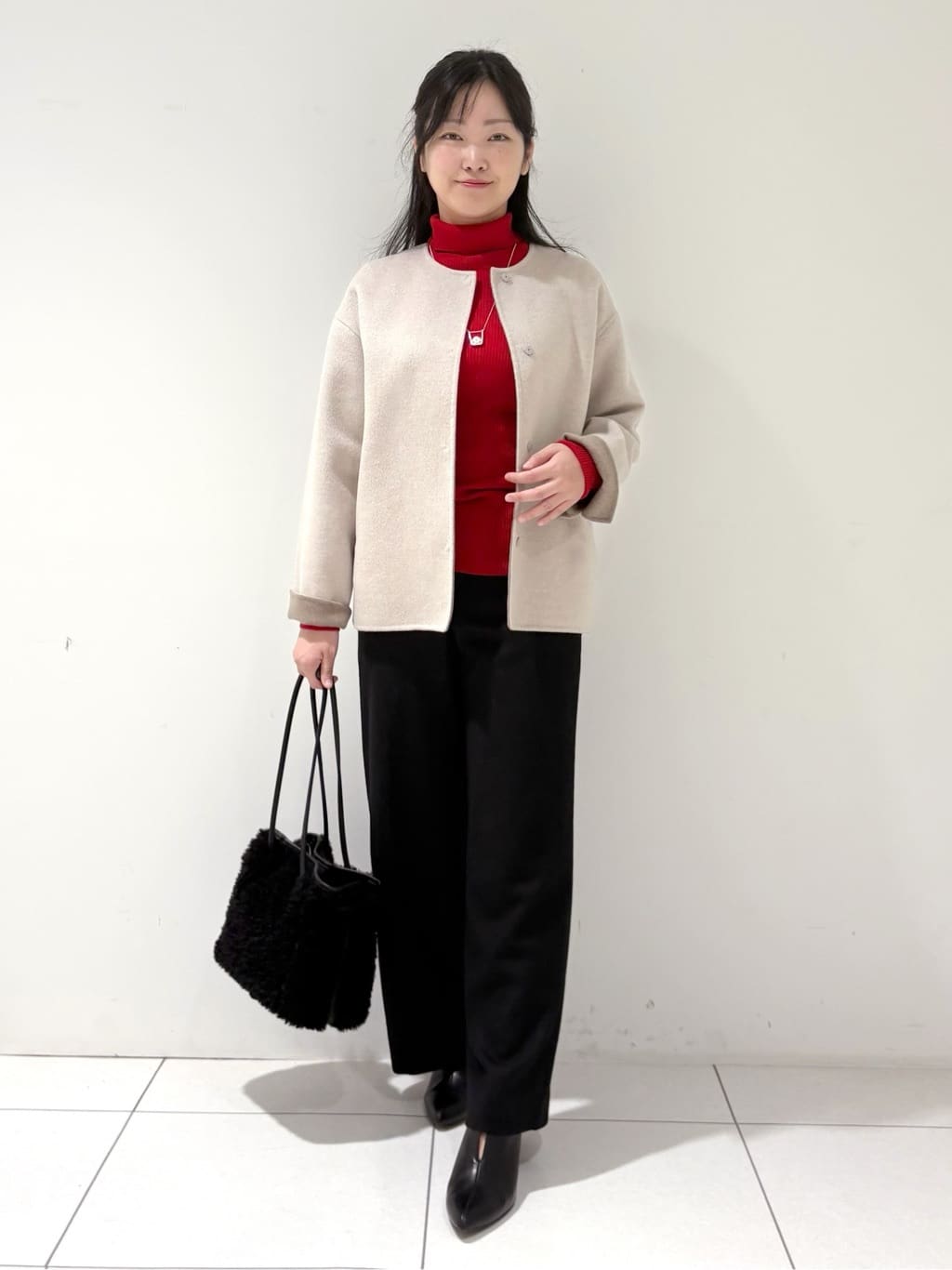momokoさんの「INDIVI｜【配色デザイン／ショート丈】ウールリバー ノーカラーコート」を使ったコーディネート