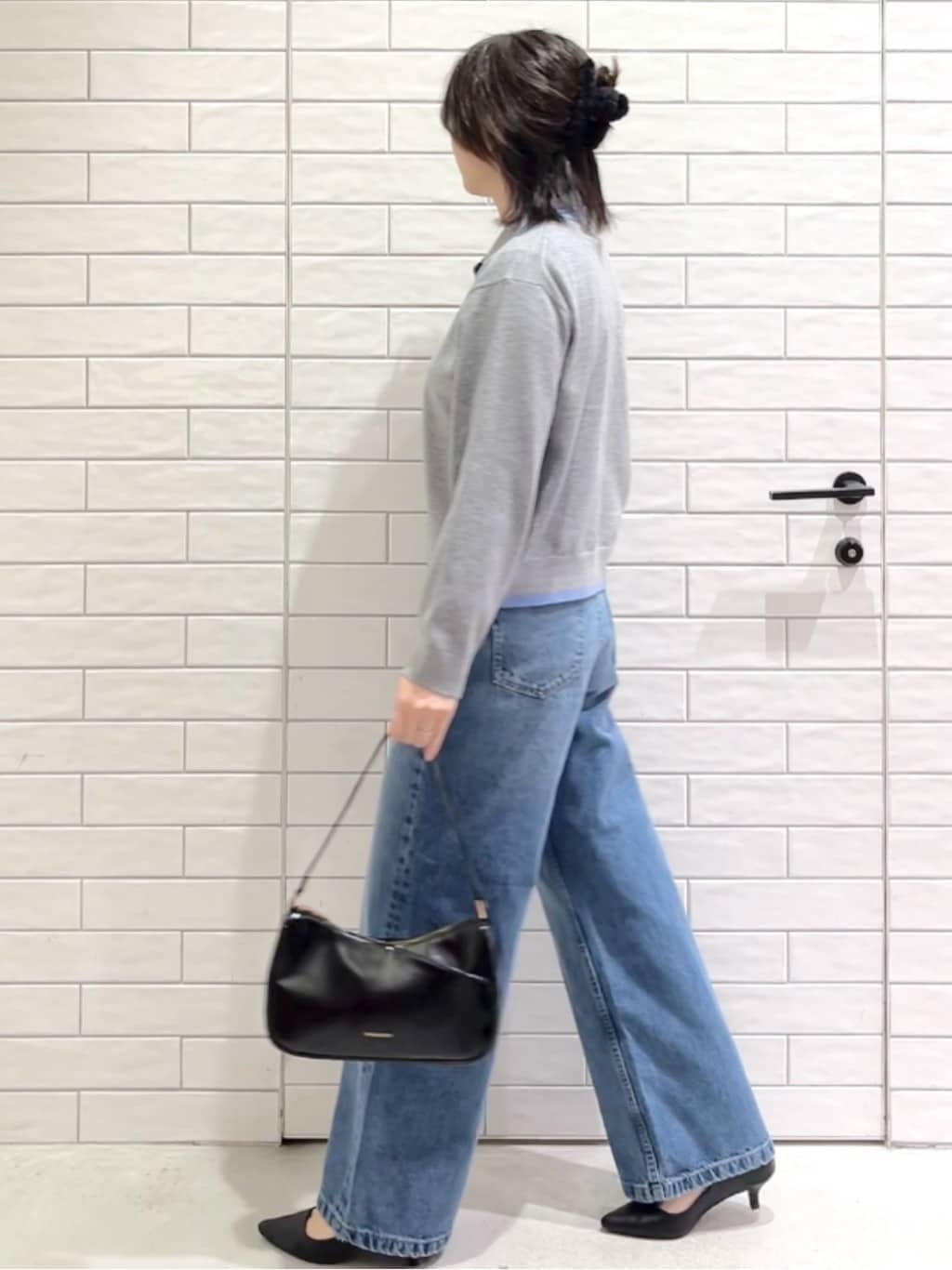 しおりさんの「OPAQUE.CLIP｜ダブルカラーポロ衿配色ニット【洗濯機OK】」を使ったコーディネート