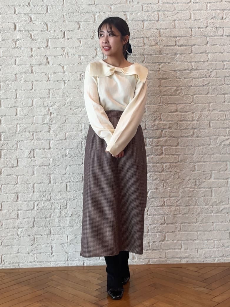 abeさんの「Couture brooch｜リボンカラーデザインニット」を使ったコーディネート