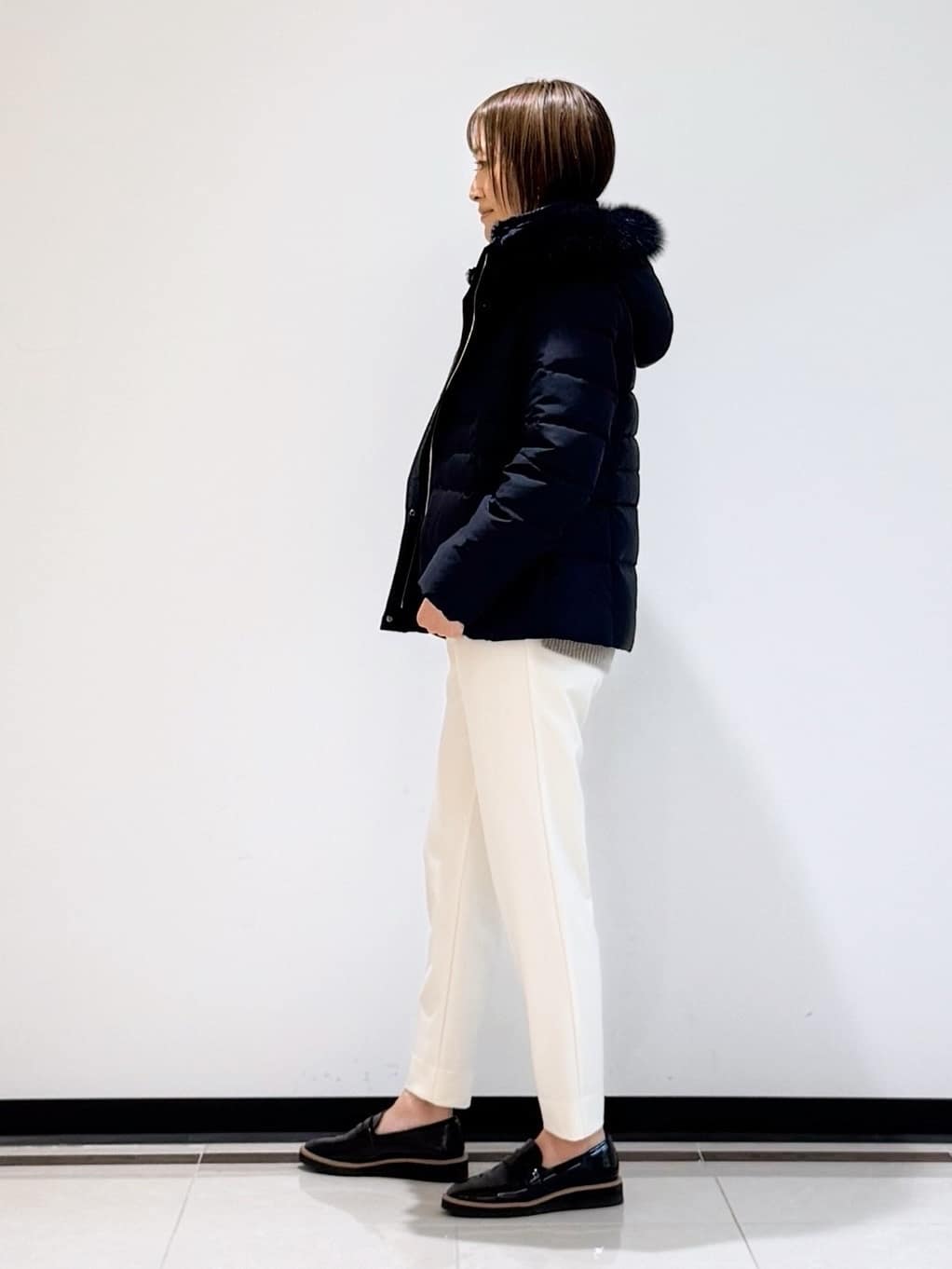 mikaさんの「INDIVI｜【名品／撥水／抗菌防臭】ショート丈リサイクルダウンコート」を使ったコーディネート