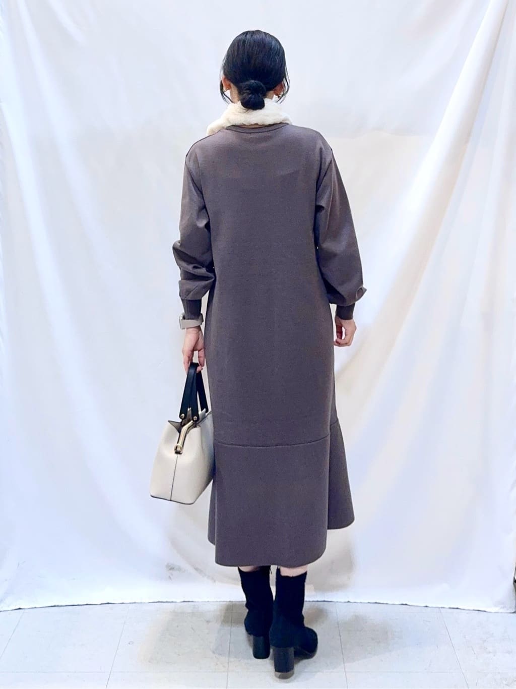 𝐇𝐢𝐫𝐨𝐦𝐢さんの「SHOO･LA･RUE｜【撥水/洗える】ショートフーディーダウン」を使ったコーディネート