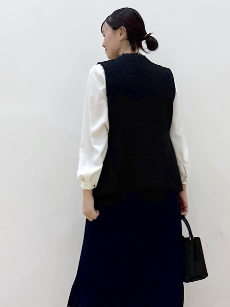 akariさんの「index｜ファンシーツイードペプラムジレ【洗える】」を使ったコーディネート
