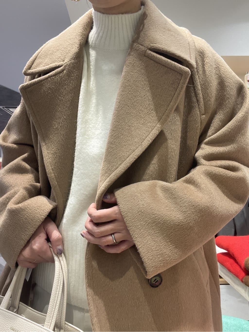 あいさんの「OPAQUE.CLIP｜カシミヤブレンドウールミドルピーコート」を使ったコーディネート