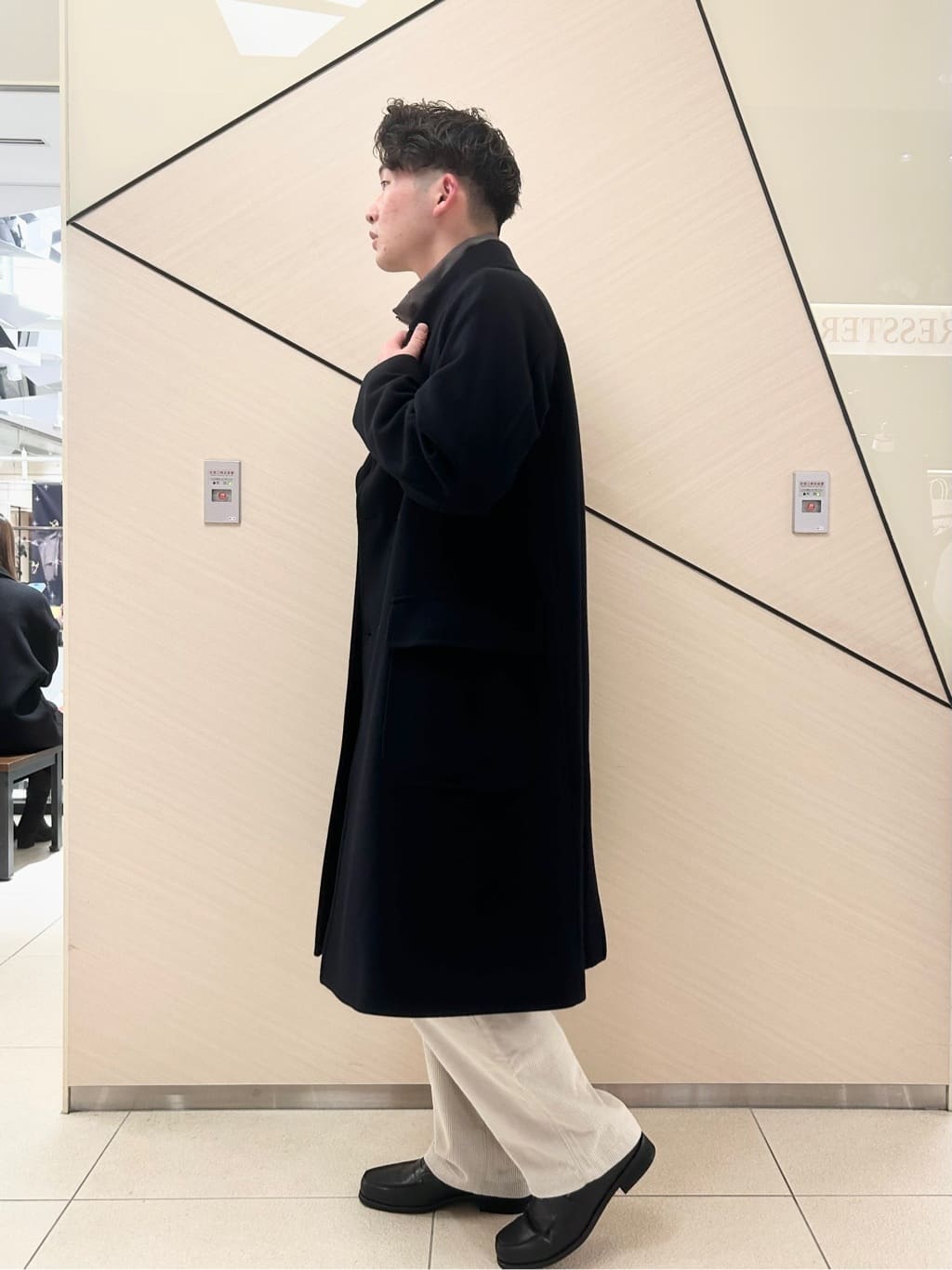 千葉亮太さんの「DRESSTERIOR｜コーデュロイパンツ」を使ったコーディネート