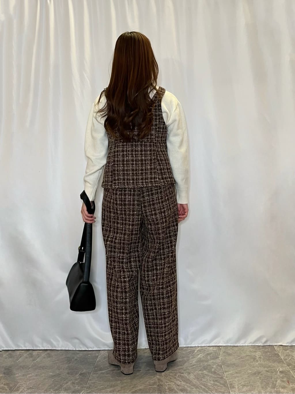 おうめさんの「SHOO･LA･RUE｜【S-LL/洗濯機可】さりげないラメが上品　クルーネックニット」を使ったコーディネート