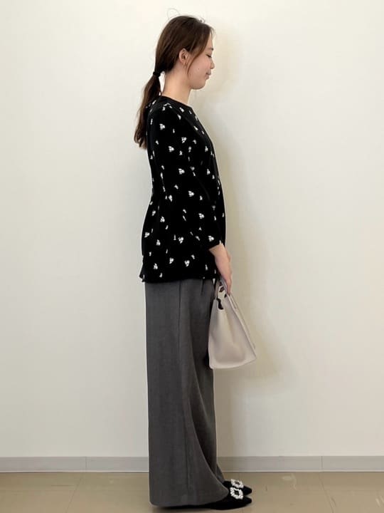 miyuuさんの「OPAQUE.CLIP｜フラワー刺繍ペプラムブラウス【洗濯機OK】」を使ったコーディネート