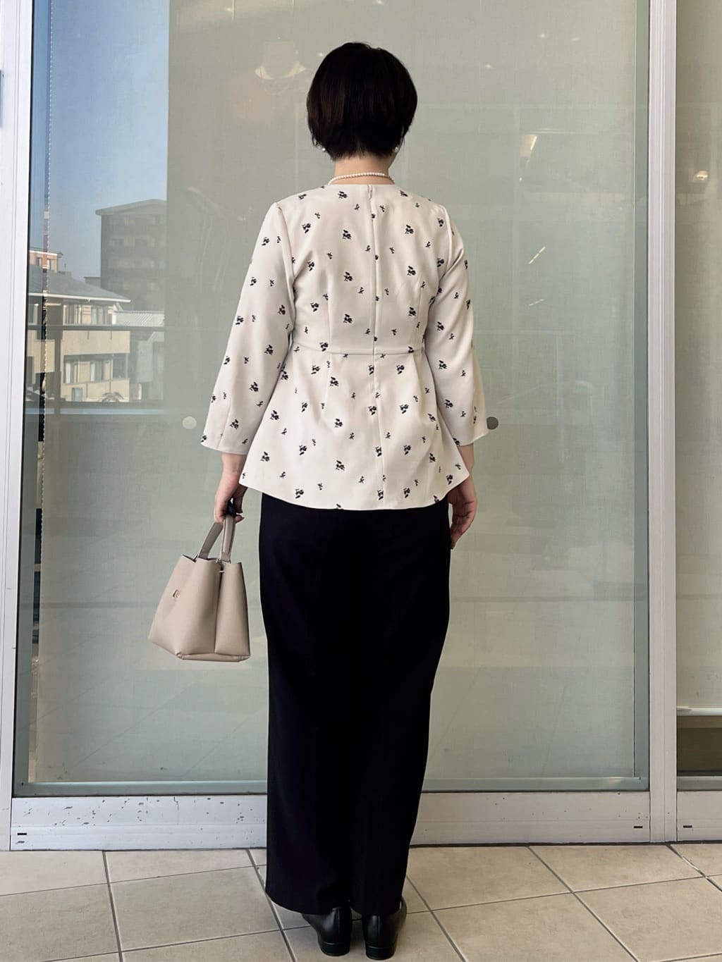 yo-koさんの「OPAQUE.CLIP｜フラワー刺繍ペプラムブラウス【洗濯機OK】」を使ったコーディネート